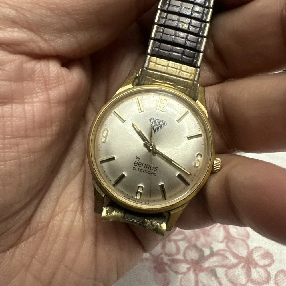 VINTAGE BENRUS RACING ELECTRONIC Mens Watch Gold Tone Rare 34mm Untested - Neat